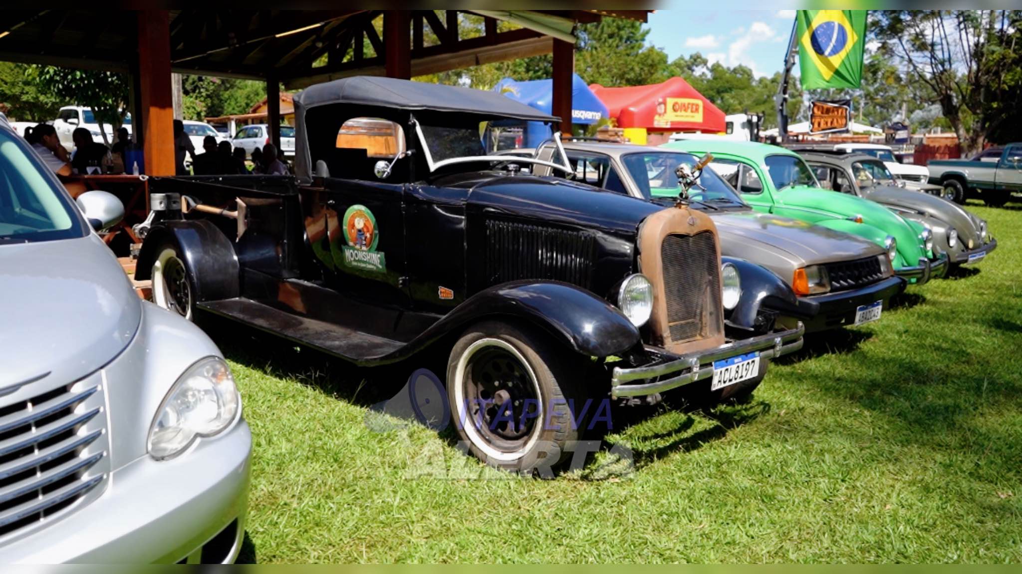 7º Aniversário do Quinta Tétano celebrado com paixão por carros antigos em Itapeva/SP