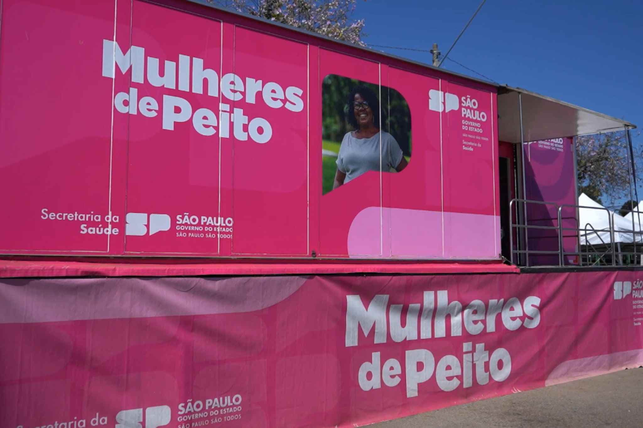 Itapeva recebe carreta da mulher com exames gratuitos e cursos de capacitação