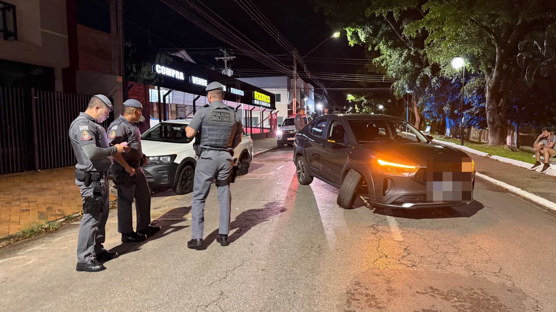 Colisão entre veículos na Avenida 20 de Setembro em Itapeva causa danos materiais
