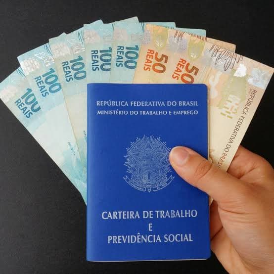 Salário Mínimo e Aposentadorias terão Aumento de 4,5% em 2024, segundo projeções oficiais